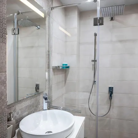 Luxurious 2 Bd Flat Near Ndk