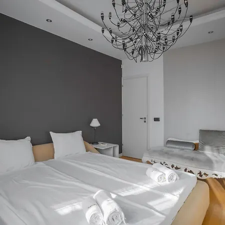 Apartmán Luxurious 2 Bd Flat Near Ndk *