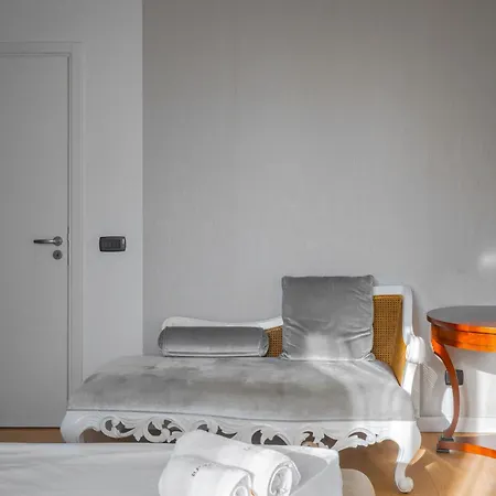 Luxurious 2 Bd Flat Near Ndk *