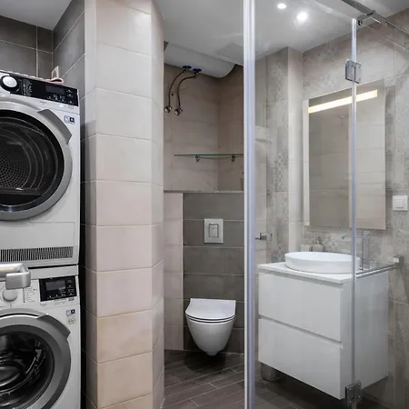 Luxurious 2 Bd Flat Near Ndk Apartmán