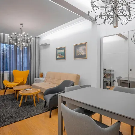Luxurious 2 Bd Flat Near Ndk Apartmán