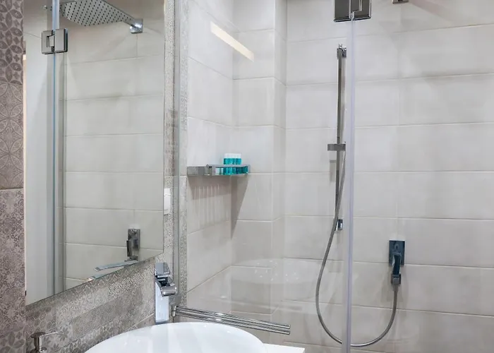 Luxurious 2 Bd Flat Near Ndk