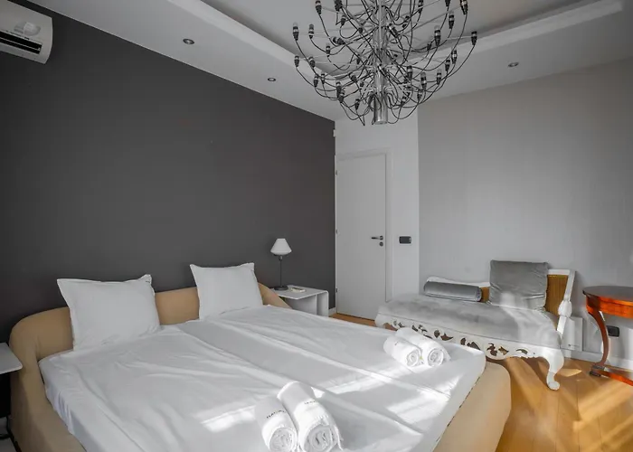 Lejlighed Luxurious 2 Bd Flat Near Ndk *