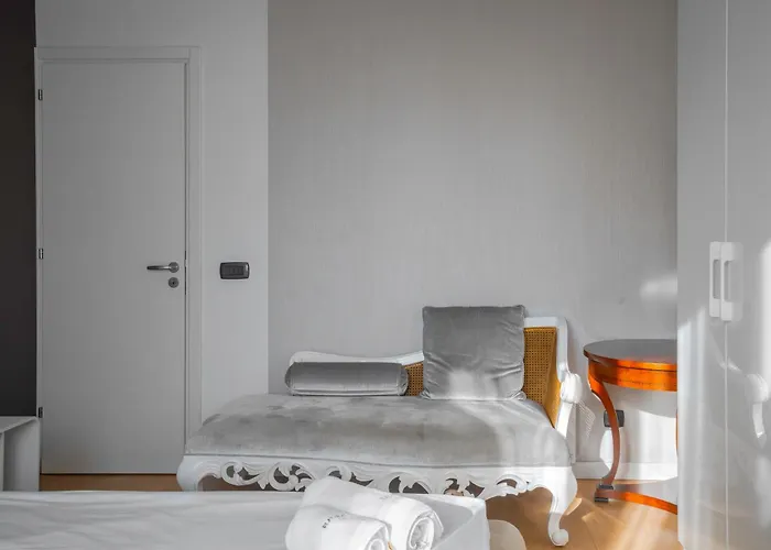 Luxurious 2 Bd Flat Near Ndk *