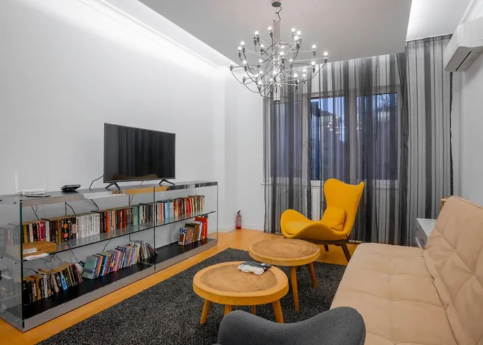 Luxurious 2 Bd Flat Near Ndk アパート