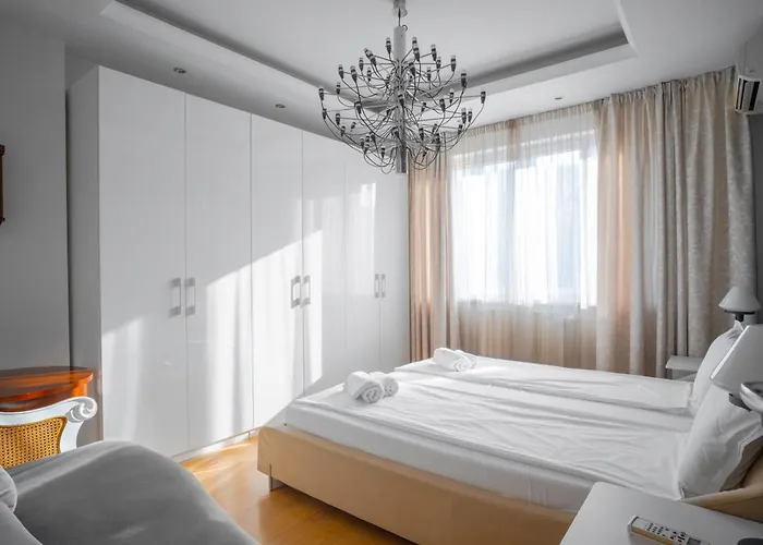 Luxurious 2 Bd Flat Near Ndk *