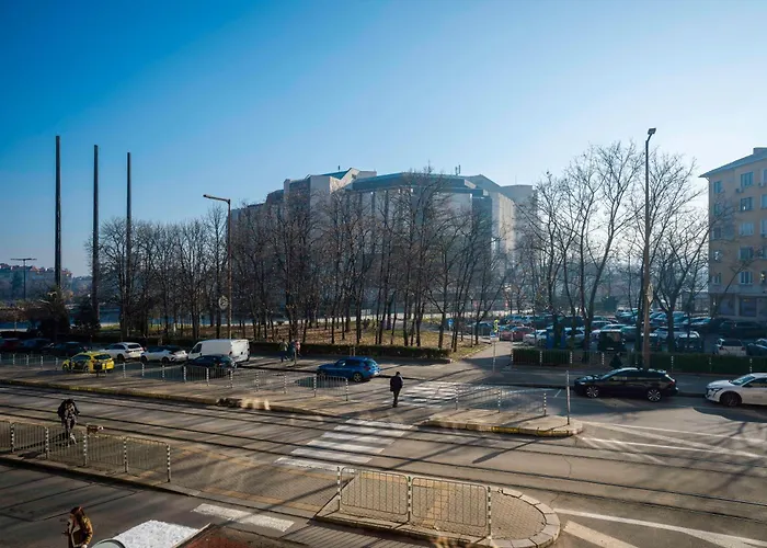 Luxurious 2 Bd Flat Near Ndk Lejlighed