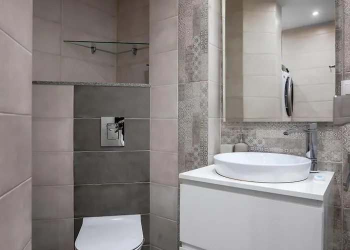 Luxurious 2 Bd Flat Near Ndk アパート ソフィア