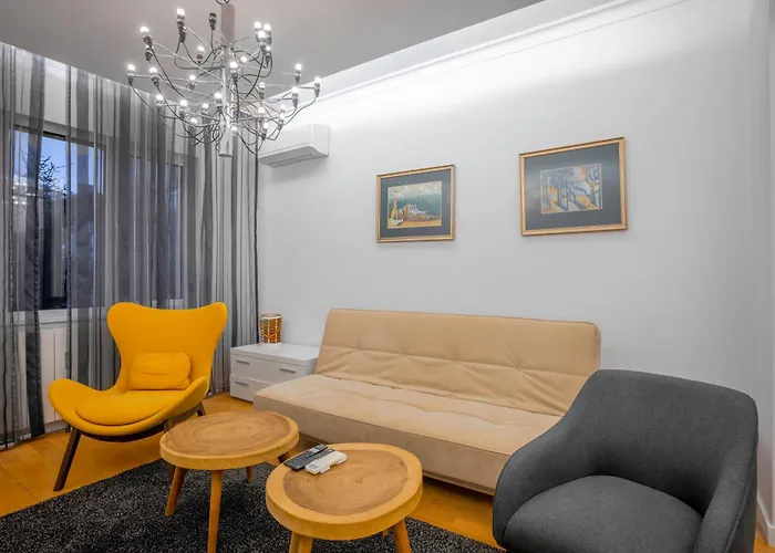 Luxurious 2 Bd Flat Near Ndk Lejlighed