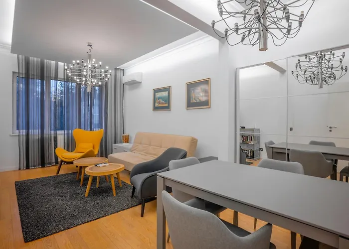 Luxurious 2 Bd Flat Near Ndk Lejlighed